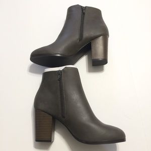 Apt 9 High Heel Ankle Boots Size 9.5 Gray